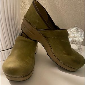 Dansko Professional Clogs, size 41, Lichen Green
